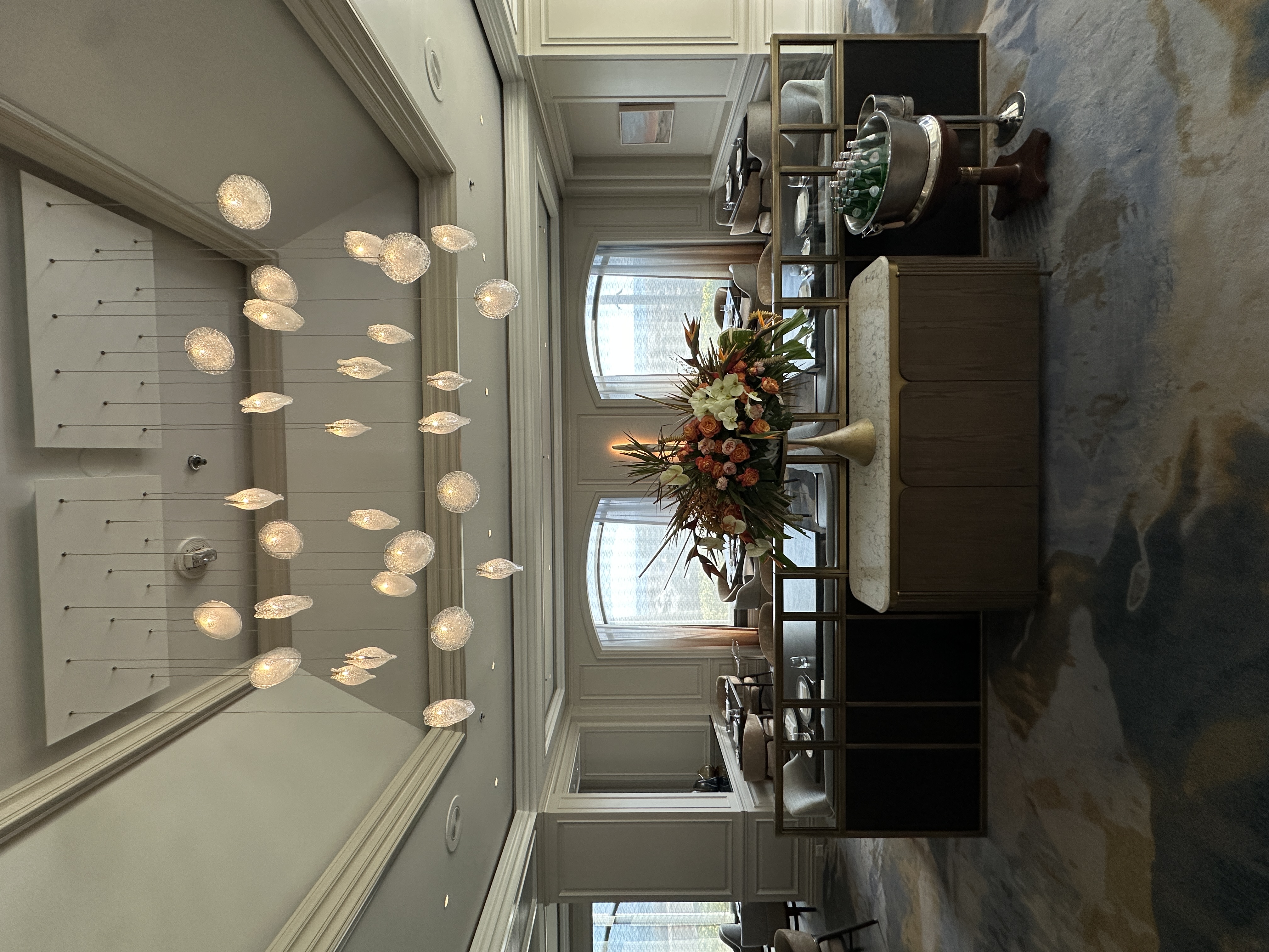 Chandelier and dining room at Salt Restaurant, Ritz-Carlton Amelia Island